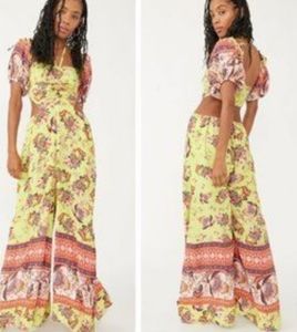 👀Free People  paisley wide leg jumpsuit  size Medium.  🌏🧳